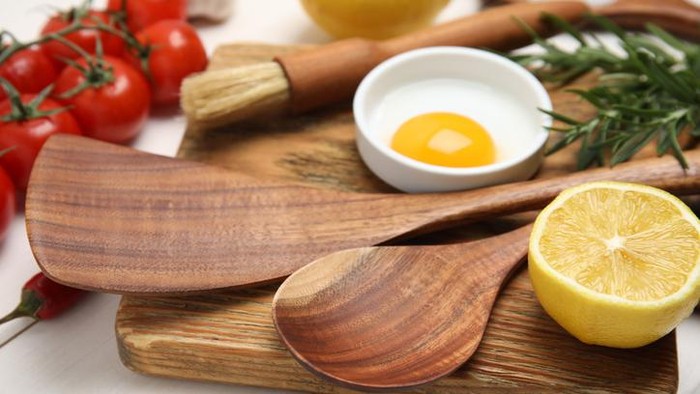 5 Tips Merawat Peralatan Kayu di Dapur agar Awet dan Tidak Berjamur