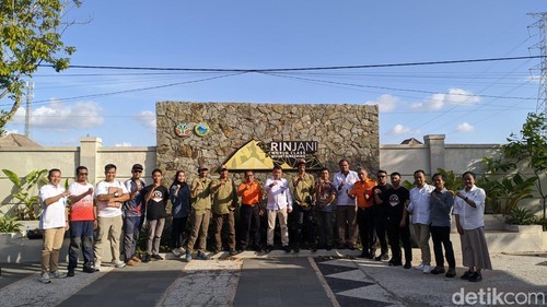 Perwakilan FMI melakukan Diskusi Peningkatan Kapasitas Keamanan dan Keselamatan Pendakian di Gunung Rinjani di Kantor Balai TNGR, Senin sore (14/7/2025). (Ahmad Viqi/detikBali).