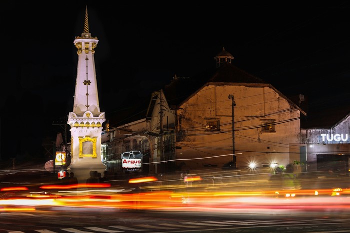 Tugu Golong Gilig yang dikenal sebagai Tugu Jogja