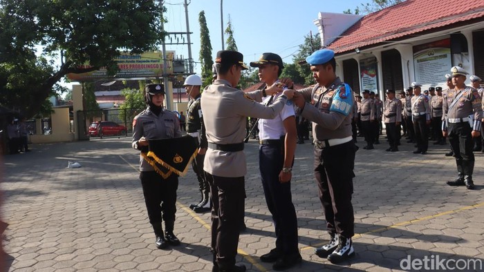 Upacara gelar pasukan Operasi Patuh Semeru 2025 di Polres Probolinggo Kota.
