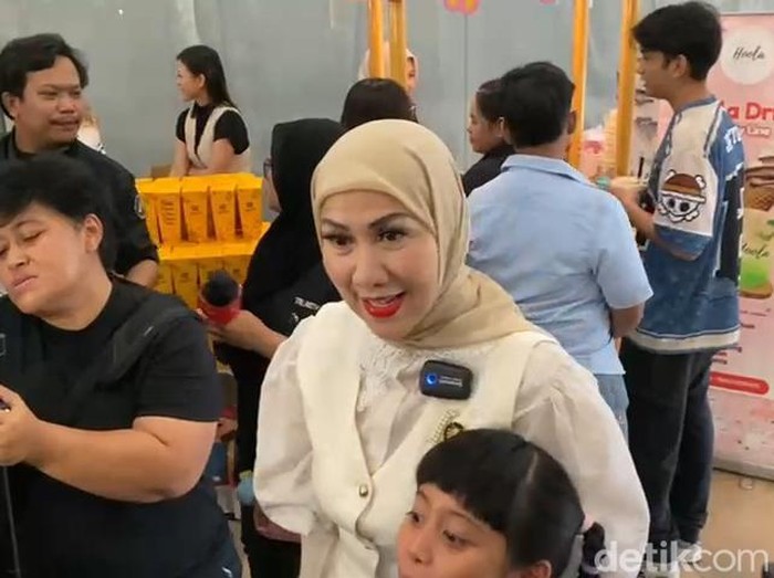 Venna Melinda ditemui di acara ulang tahun ke-5 Gala Sky di kawasan Kemang, Jakarta Selatan, pada Senin (14/7/2025).