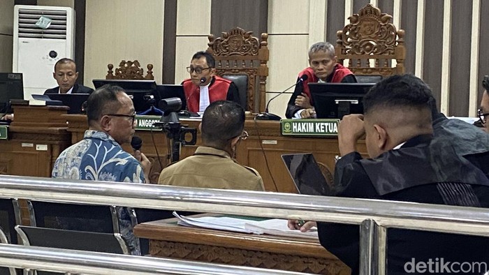 Wakil Wali Kota Semarang Iswar Aminuddin diihadirkan dalam sidang kasus dugaan korupsi Eks Walkot Semarang, Hevearita Gunaryanti Rahayu dan suaminya, Alwin Basri sebagai saksi di Pengadilan Tipikor Semarang, Senin (14/7/2025).