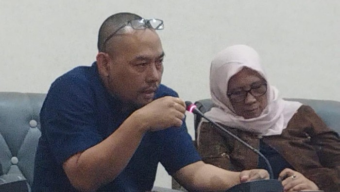 Zamroni SH Anggota DPRD Banyuwangi yang mendukung Pemkab permudah iklim investasi dengan penyederhanaan perizinan.