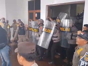 Pengusaha Protes Penertiban Sound Horeg, Demo di Kantor Walkot Baubau Ricuh
