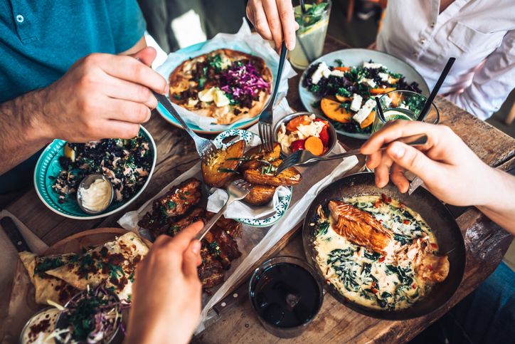 Bukan karena Pesugihan, Ini 5 Alasan Makan di Restoran Lebih Enak