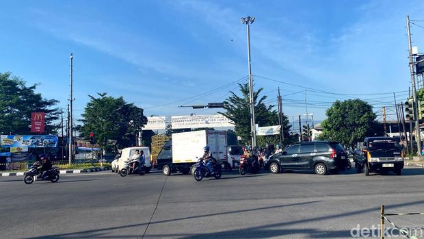 Antrean kendaraan di Jalan Gedebage Selatan menuju Traffic Light Gedebage.