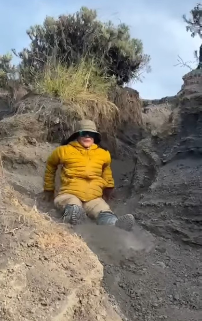 Atiek CB di Gunung Rinjani