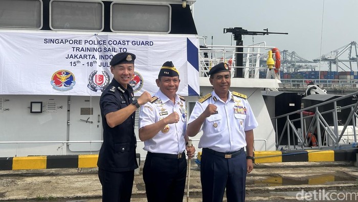 Bakamla menerima kunjungan Singapore Police Coast Guard (SPCG) dan Malaysia Maritime Enforcement Agency (MMEA). (Kadek/detikcom)