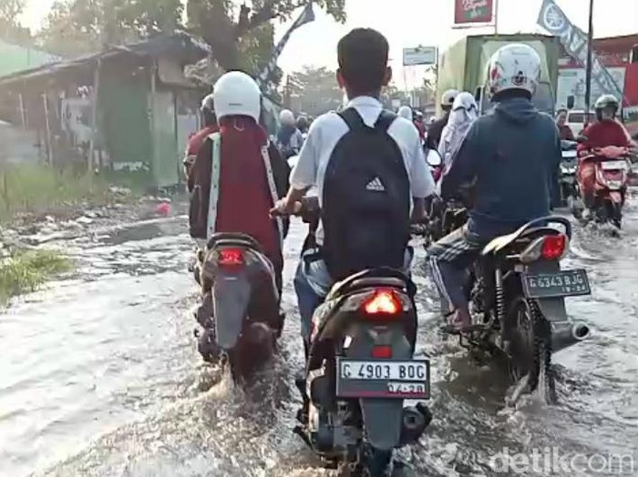 Banjir di Desa Ciampel, Kersana, Kabupaten Brebes, Selasa (15/7/2025).
