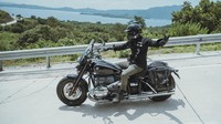 Desta mengaku sudah meminta maaf kepada pemilik motor yang ditiban mogenya. Nah ternyata yang jatuh di situ sudah banyak, ada yang sampai kebalik segala, katanya. (Foto: dok Instagram desta80s)