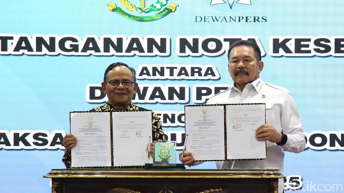 Dewan Pers dan Kejaksaan Agung teken nota kesepahaman terkait penegakan hukum. Kerja sama ini ditegaskan untuk perlindungan kemerdekaan pers.