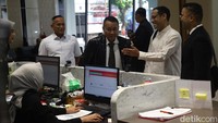 Pemeriksaan ini dilakukan untuk menggali keterangan Nadiem sebagai saksi dalam kasus dugaan korupsi pengadaan sistem Chromebook di Kemendikbudristek, yang nilai anggarannya mencapai Rp 9,9 triliun. 