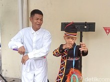 Dikha Pacu Jalur Senang Gayanya Mendunia Dikha Pacu Jalur Senang Gayanya Mendunia