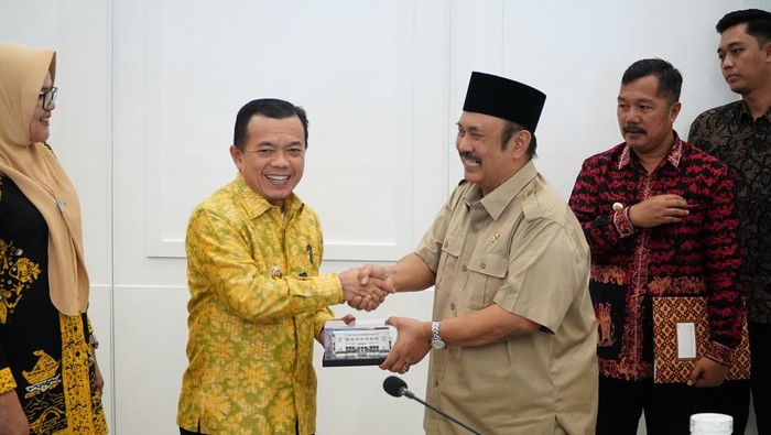 Gubernur Jambi Al Haris dan Menteri Bappenas Rachmat Pambudy di Jakarta