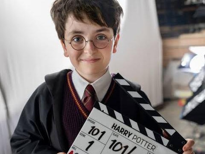Harry Potter Penampilan perdana di serial Harry Potter.