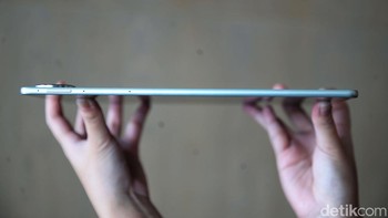 Dengan dimensi 182,53 x 271,25 x 5,5 mm dan bobot 508 gram, tablet ini ramping dan ringan.
