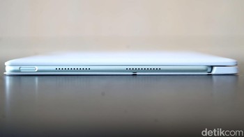 Fitur lainnya mencakup sensor sidik jari di samping, speaker dan mikrofon quad dengan Huawei Sound, Wi-Fi 7 pita ganda, Bluetooth 5.2, USB 3.1 Gen 1, serta dukungan GPS/GLONASS/Beidou/Galileo/QZSS.