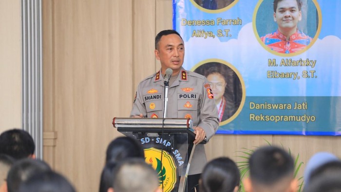 Irjen Sandi mengajak para siswa menghindari judol (dok istimewa)