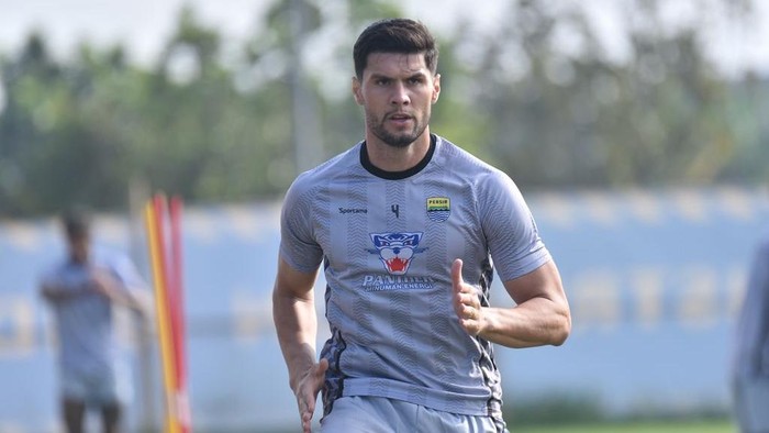 Julio Cesar.