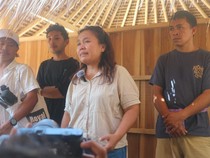 Tangis Pemilik Warung di Pantai Tanjung Aan Pecah Saat Lapak Digusur