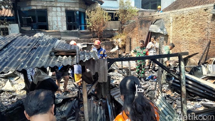 Rumah milik Hantoro dan Lasyati yang ludes terbakar di Jalan Lamper Tengah Raya, Kecamatan Semarang Selatan, Kota Semarang, Selasa (14/7/2025).