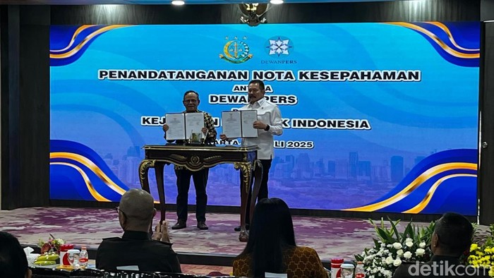 Kejaksaan Agung (Kejagung) menandatangani nota kesepahaman atau memorandum of understanding (MoU) dengan Dewan Pers. (Rumondang/detikcom)