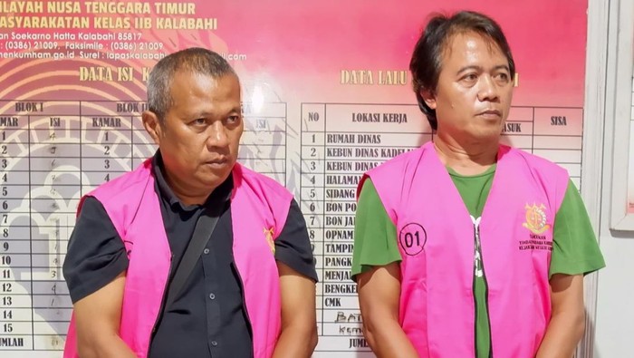 Kejari Alor saat menetapkan dua orang, HMS dan HD sebagai tersangka korupsi pembangunan gedung DPRD, Senin (14/7/202).