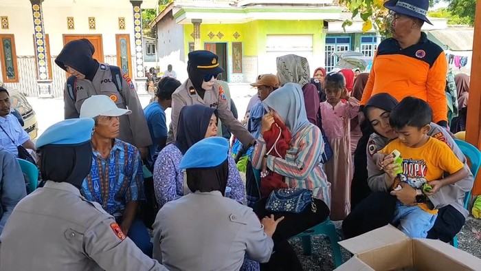Keluarga korban perahu terbalik di Pasuruan