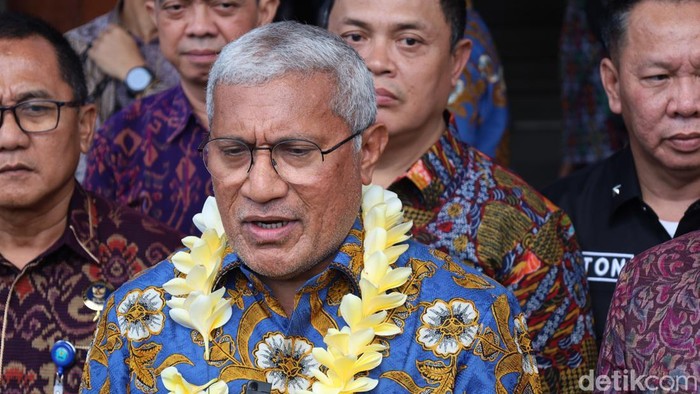 Kepala BNN Komjen Marthinus Hukom seusai menghadiri kuliah umum di gedung Rektorat Universitas Udayana, Selasa (15/7/2025).