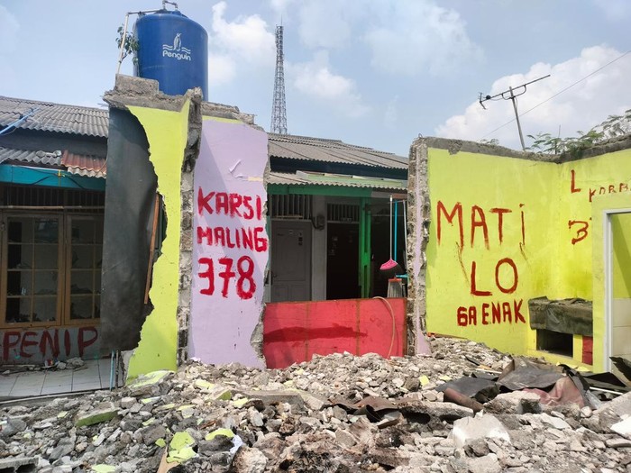 Lokasi kontrakan fiktif di Bekasi yang dua unitnya dihancurkan oleh kakak Karsih.