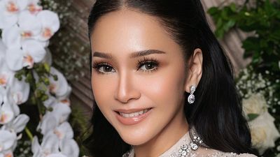 7 Pesona Maia Estianty Dengan Forever Young Makeup Look, Cantik Maksimal