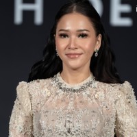 Cantik maksimal, penampilan istri Irwan Mussry itu pun banjir pujian netizen. Masya Allah makin fresh & cantik bgt, komentar salah seorang netizen. Makin berumur makin menggoda dan masyaallah cantiknya poll, tambah netizen lain. Foto: Instagram/@deanmua_