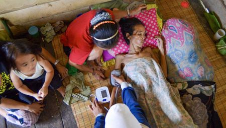 Cahaya di Tengah Kabut: Perjuangan Bidan Ilen di Pedalaman Mentawai