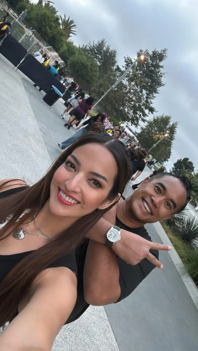 Sambil menikmati liburan bersama di Amerika, Nia Ramadhani dan Ardi Bakrie turut menyempatkan diri untuk menonton konser BLACKPINK di Los Angeles. Tak mengajak serta anaknya, kali ini Nia dan Ardi hanya menonton konser tersebut berdua. Foto: Instagram/@ramadhaniabakrie