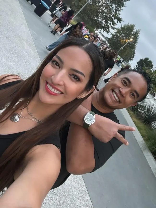 7 Foto Nia Ramadhani Nonton Konser BLACKPINK di Amerika, Kompak Bareng Suami