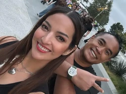 7 Foto Nia Ramadhani Nonton Konser BLACKPINK di Amerika, Kompak Bareng Suami