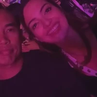 Nia dan Ardi juga tampak begitu membaur dengan para penggemar lain di konser tersebut. Momen-momen tersebut juga memperlihatkan kekompakan dan keharmonisan Nia dan Ardi yang sudah berumah tangga selama 15 tahun. Foto: Instagram/@ramadhaniabakrie