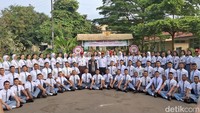 Sebanyak 76 calon Pasukan Pengibar Bendera Pusaka (Paskibraka) jalani proses tantingan. Ini menandakan Pemusatan Pembinaan Paskibraka Tingkat Pusat Tahun 2025 menuju upacara HUT ke-80 RI dimulai. Foto: Cicin Yulianti/detikEdu