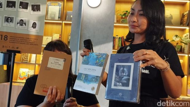 Peluncuran Novel Laut Bercerita Cetak Ulang ke-100