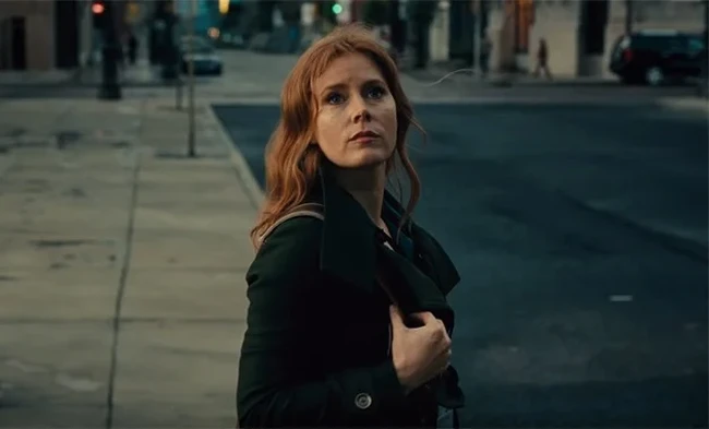 Amy Adams memerankan Lois Lane dalam film ‘Man of Steel’ (2013), beradu akting dengan Henry Cavill. Dia kembali tampil sebagai Lois di beberapa film ‘Justice League’, termasuk ‘Batman v Superman’. Foto: Dok. Warner Bros