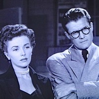 Phyllis Coates tampil dalam adaptasi TV Superman pertama pada 1952 hingga 1953. Sebelumnya, ia juga sudah mencicipi peran Lois Lane dalam film ‘Superman and the Mole-Men’ tahun 1951. Foto: Tangkapan layar YouTube/Adventures of Superman