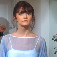 Nama Margot Kidder mulai bersinar di akhir 1960-an, tetapi puncak popularitasnya datang pada 1978 saat ia memerankan Lois Lane di film ‘Superman: The Movie’, beradu akting dengan Christopher Reeve. Aktris asal Kanada ini kemudian kembali memerankan Lois dalam tiga sekuel film Superman berikutnya. Foto: Tangkapan layar YouTube/Superman: The Movie