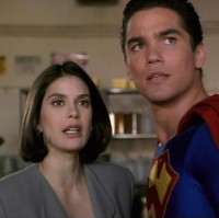 Jauh sebelum terkenal lewat ‘Desperate Housewives’, Teri Hatcher memerankan Lois Lane yang cerdas dan gigih dalam serial TV era 1990-an, ‘Lois & Clark’, berpasangan dengan Dean Cain yang memerankan Superman. Foto: Dok. Warner Bros Television/ABC