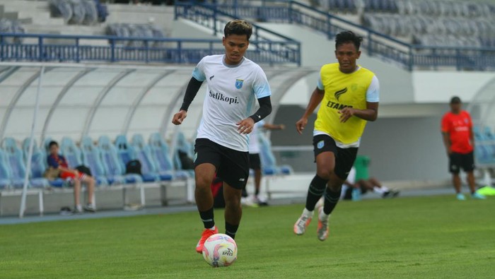 Persela Lamongan saat gelar latihan di Stadion Surajaya