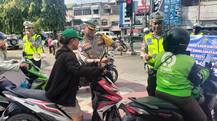 Personel Polda Sumut saat melakukan Operasi Patuh Toba 2025. (Dok. Polda Sumut)