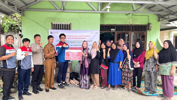 Pertamina menyalurkan bantuan untuk UMKM pengolahan jengkol di Lahat.