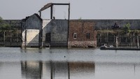 Suasana pesisir Tambakrejo di Kelurahan Tanjung Mas, Semarang, perlahan mulai berubah. Kawasan yang selama ini dikenal rawan abrasi, kini tengah disulap menjadi kawasan ekowisata mangrove berbasis lingkungan. ANTARA FOTO/Aprillio Akbar