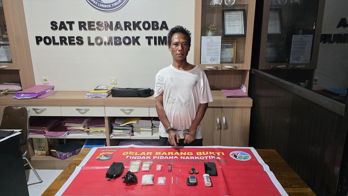 Polres Lombok Timur (Lotim) mengamankan seorang pengedar sabu-sabu berinisial S.  (Foto: Dok. Polres Lotim)