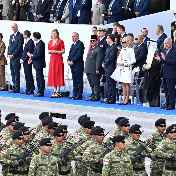 Prabowo bangga kontingen Indonesia tampil di Bastille Day Paris (Foto: Laily Rachev - Biro Pers Sekretariat Presiden)