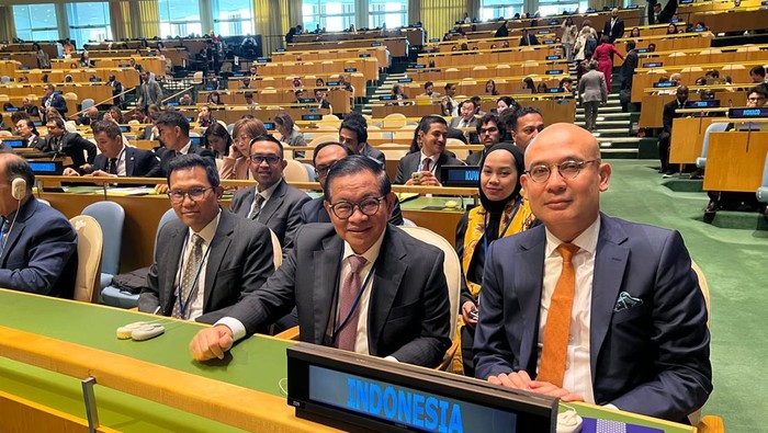 Pramono (kiri) dan Wamenlu Arrmanatha Nasir (dok. Pemprov DKI)